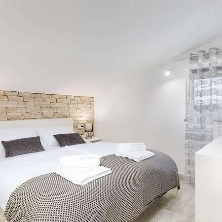 Depicolo Comfortable Holiday Villa Vrh (Krk)